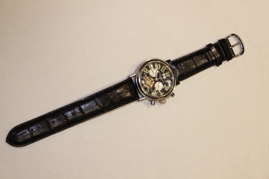 A Men's Wrist Watch: A Men's Wrist Watch