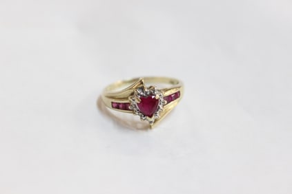 Heart-shaped Red Gemstone 10K Gold Ring