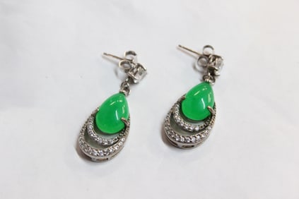 Pair of Elegant Drop Earrings w Green Gemstones