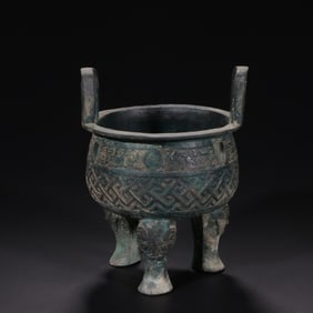 Chinese bronze ritual vessel (Ding)