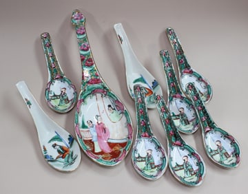 Lots of 9 Chinese porcelain soup spoons