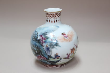 Chinese Famille Rose Porcelain Bottle Vase