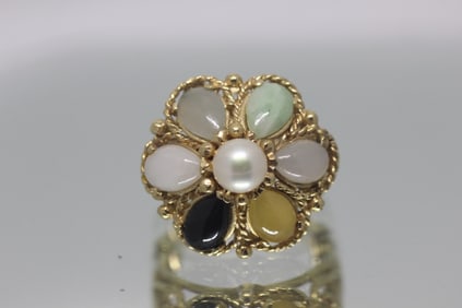 A Floral cluster Gold Ring w Semi-Gemstones