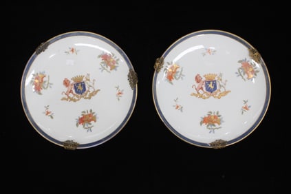 Pair of 19th.C Hand-Paint Armorial Porcelain Plate