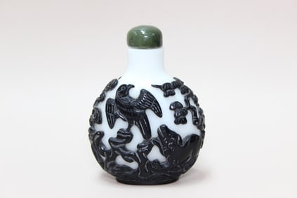 Chinese Black Overlay Glass Snuff Bottle
