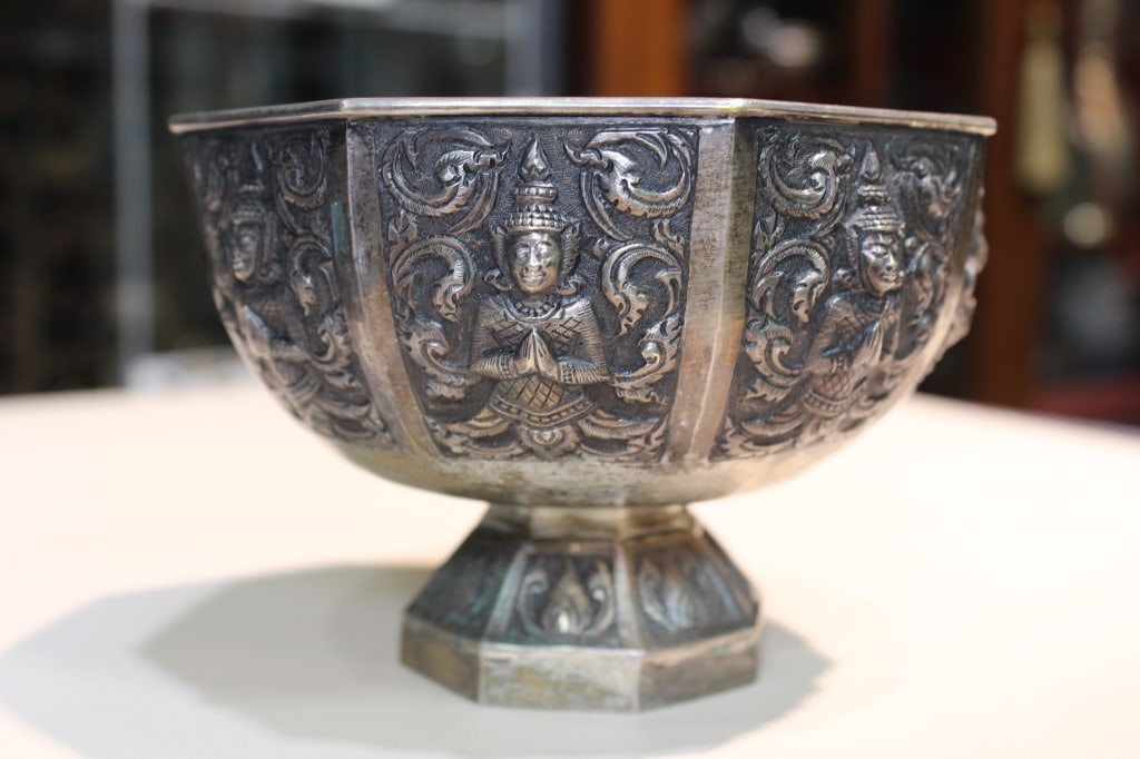 Burmese or Thai Repoussé Hand-hammered Silver Bowl (1 of 7)