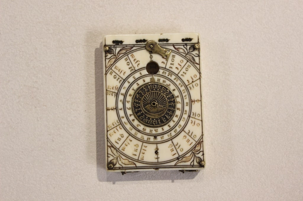 Early 19th.C Diptych Sundial: used historically by travelers, merchants, and scholars to determine time and cardinal direction before the invention of reliable portable clocks.When open, the lid stands upright and displays:A finel