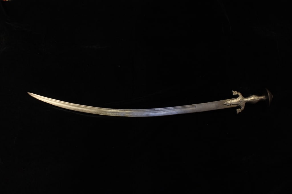 A FINE INDIAN SWORD (TULWAR) (1 of 10)