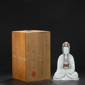 Chinese Porcelain Figure of a seated Guanyin