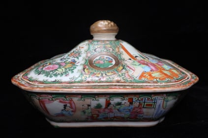 Antique Circa 1900 Chinese Rose Medallion Covered