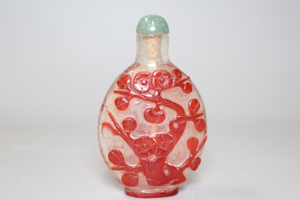Chinese Peking Red Overlay Glass Snuff Bottle (1 of 2)