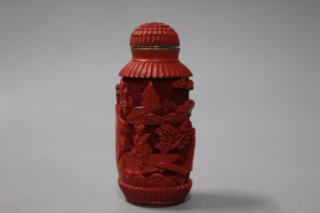 Chinese Red Cinnabar Snuff Bottle (1 of 4)