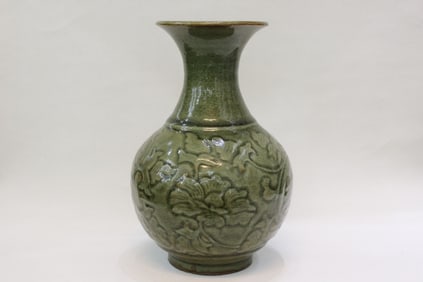 Chinese Longquan Vase