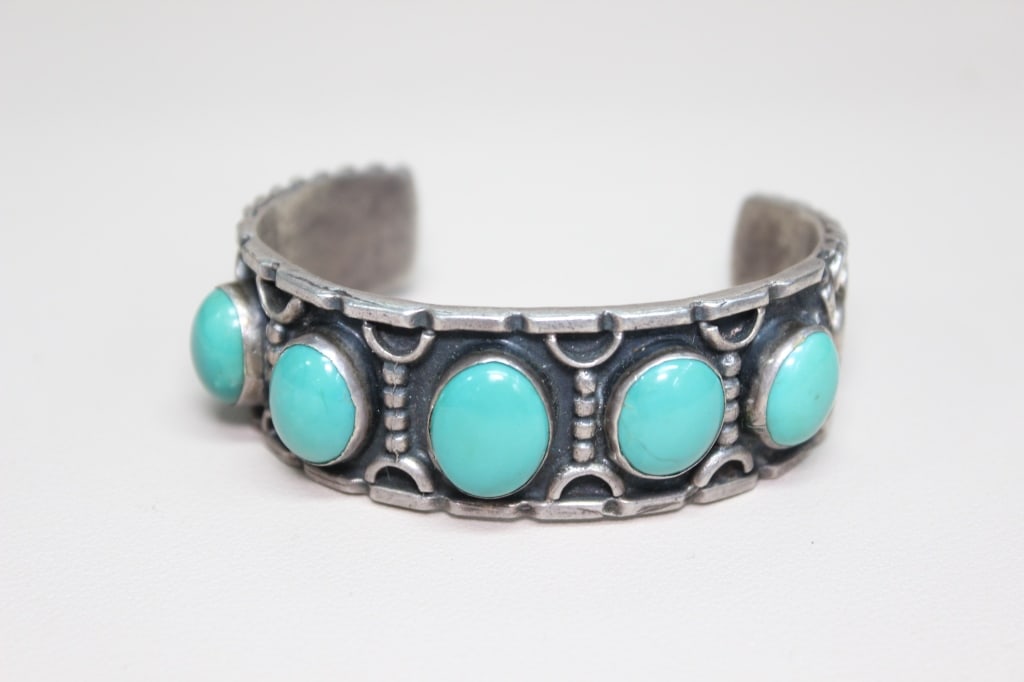 Vintage Native American Navajo cuff bracelet (1 of 4)