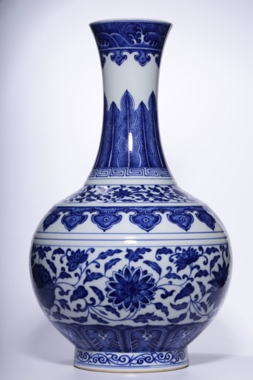 Chinese Blue and White Porcelain Vase,Mark (1 of 9)