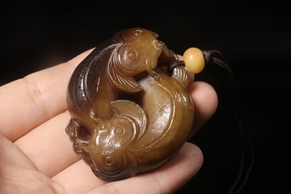 Chinese Jade Carved intertwined fish