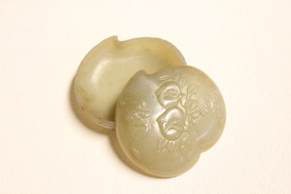 Chinese Jade Carved Peach Cover Box