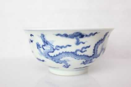 Chinese blue and white porcelain"dragon" bowl,Mark