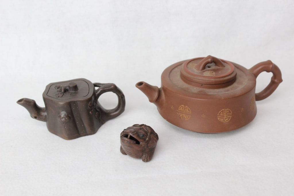 Two Chinese Zisha Teapot and Zisha Jin Chan (1 of 8)
