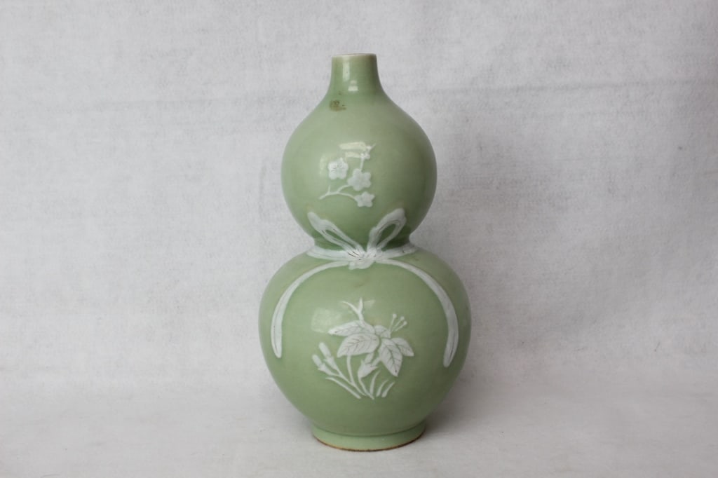 Chinese celadon-glazed porcelain double-gourd vase (1 of 6)