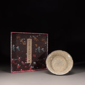 Chinese Ge-type Porcelain Dish