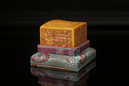 Chinese Yellow Soapstone Tianhuang Carved Seal