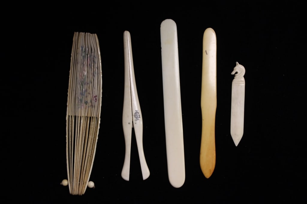 Lots of 5 Collectable Personal Accessories or Tool (1 of 6)