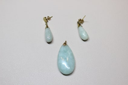 Vintage Set of 14K yellow gold and light green jad