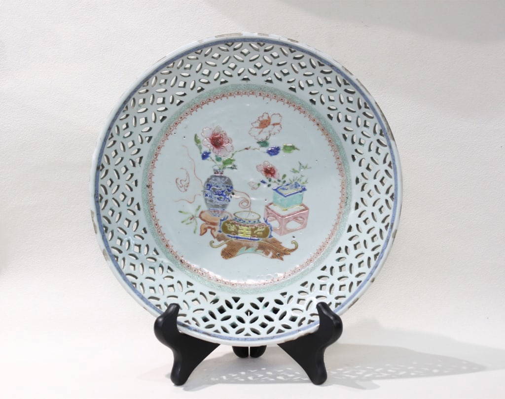 Chinese Export Famille Rose Reticulated Plate