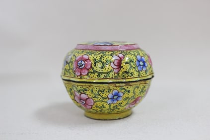 Chinese Canton Enamel Cover Trinket Box