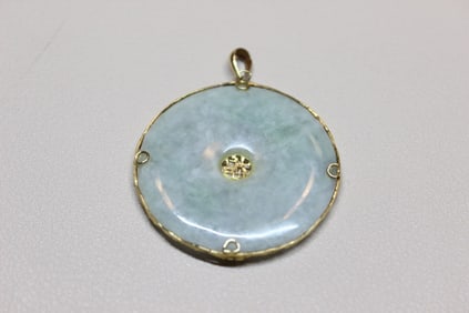 Vintage 14K yellow gold and Jadeite Pendant