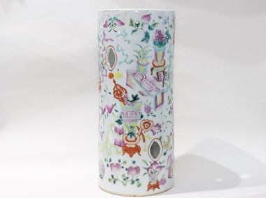 Chinese Famille Rose porcelain hat stand