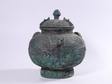 ancient Chinese bronze ritual vessel with a lid