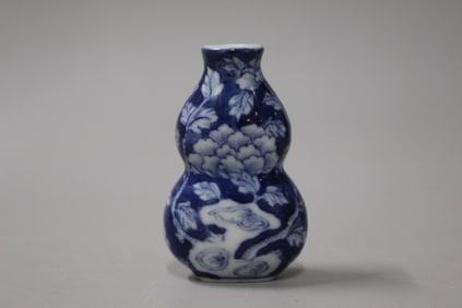Chinse Blue and White Porcelain Snuff Bottle,Mark