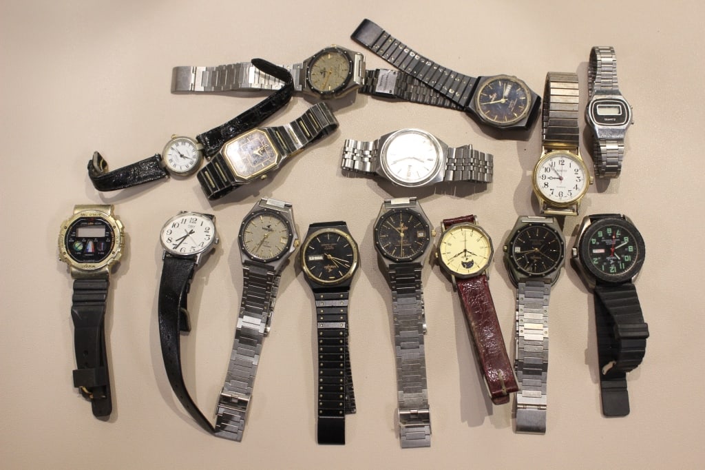 Lot of 15 Vintage Wristwatch (1 of 5)
