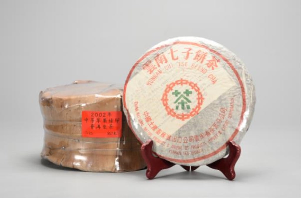 2002 Yunnan "Seven Sons" Pu-erh tea Cake (1 of 1)