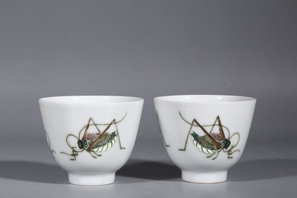 pair of fine Chinese famille rose porcelain cups (1 of 9)