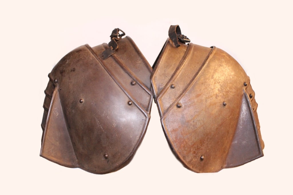 Pair of European Pauldrons(shoulder armor) (1 of 7)