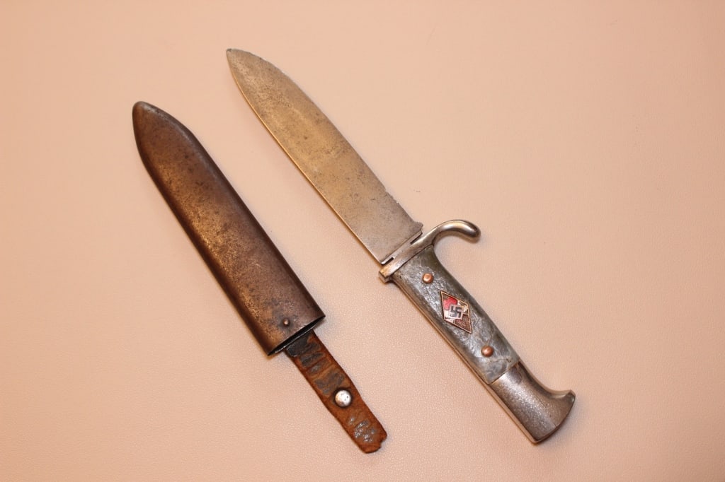 Vintage German Hitler Youth knife (Hitler-Jugend Fahrtenmesser) with Scabbard (1 of 14)