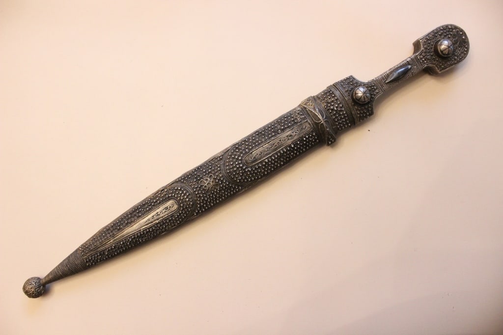 Antique Caucasian kindjal Dagger (1 of 17)