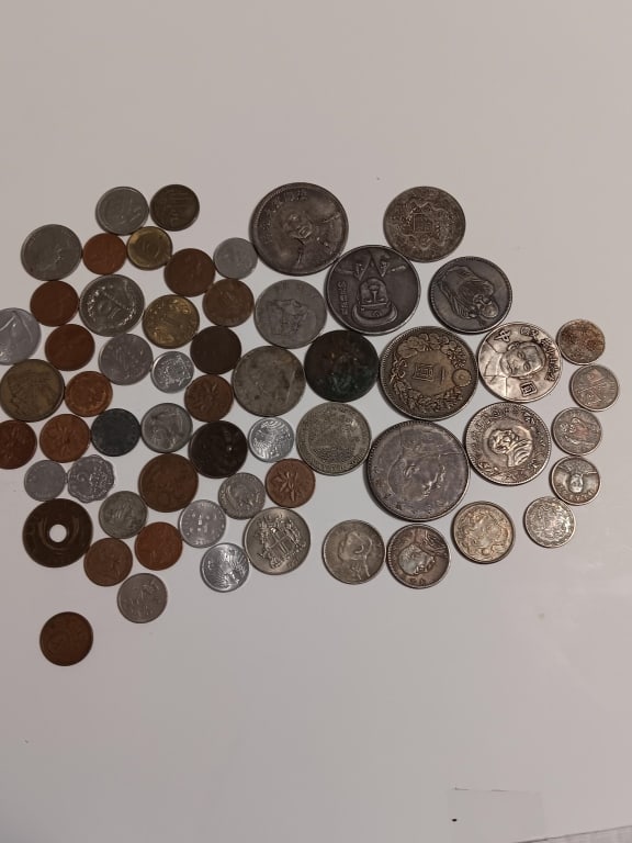 WORLD COINS GROUP (1 of 9)