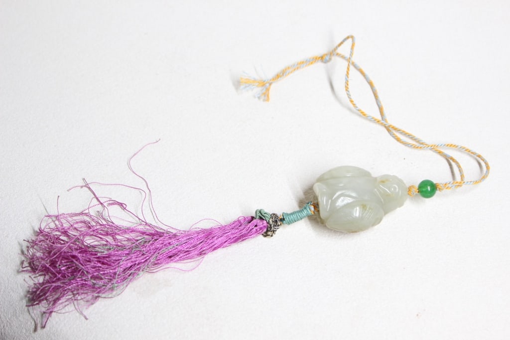 Chinese carved celadon jade Toggle (1 of 6)