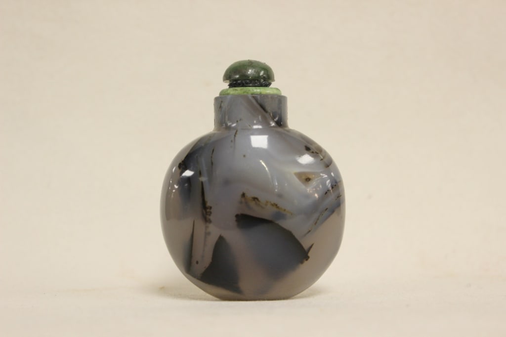 Chinese Agate Snuff Bottle (1 of 5)
