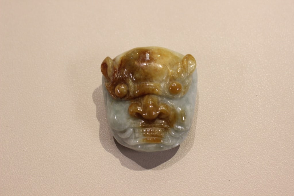 Chinese Jadeite mythical Beast Head Belt Buckle: Chinese Jadeite mythical Beast Head Belt Buckle Dimension: 2"x2"