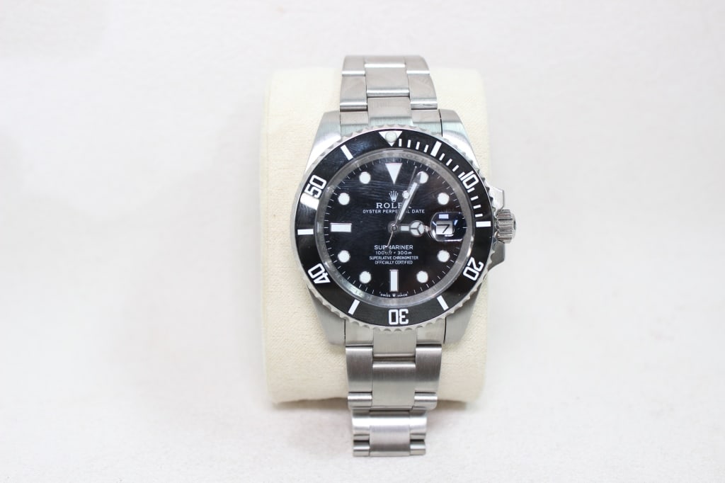 A Men's Wrist Watch (1 of 6)