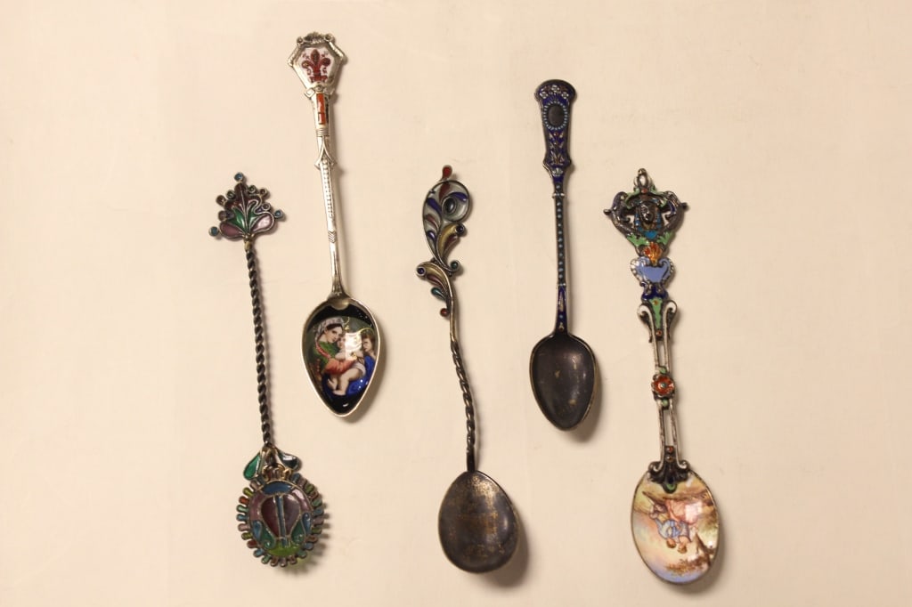 Lots of 5 Vintage Enamel Silver Spoons (1 of 8)