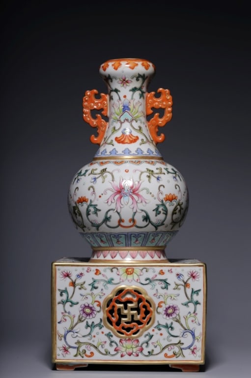 Chinese Famille Rose Porcelain Vase,Mark (1 of 9)