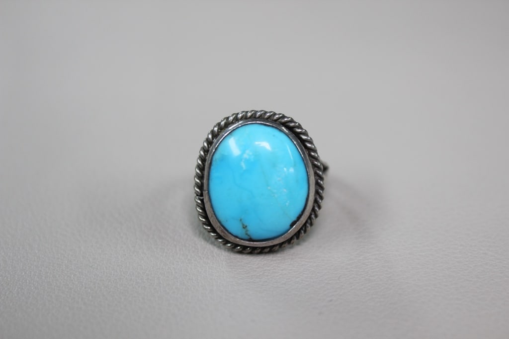 Vintage Navajo sterling Silver and Turquoise Ring (1 of 6)