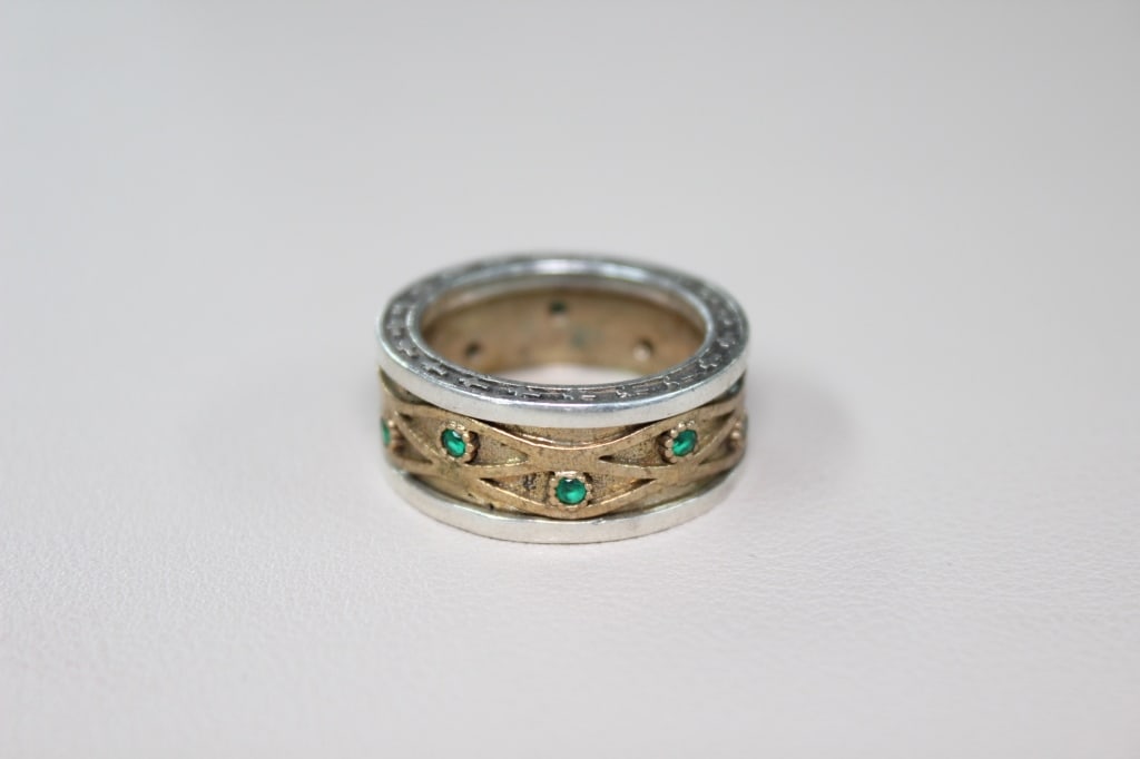 Two-tone band Ring w several green gemstones (1 of 7)