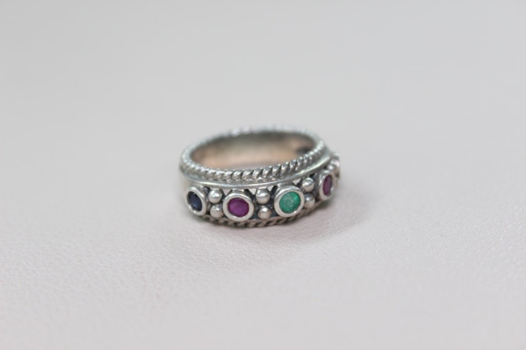 Vintage sterling silver band ring (1 of 7)